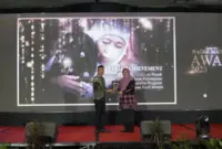 Gubernur Khofifah Raih Special Achievement 
