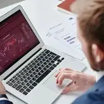 Ilustrasi Data Analyst Report