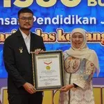 1.580 Buku Guru Jatim Raih Rekor MURI