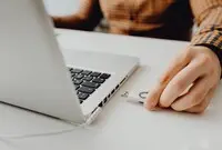 Ilustrasi Malware USB