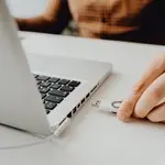 Ilustrasi Malware USB