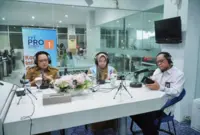 Dialog Interaktif di Studio RRI Surabaya