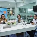 Dialog Interaktif di Studio RRI Surabaya