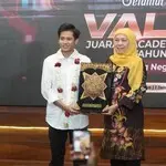 Gubernur Khofifah Apresiasi Valen di Dangdut Academy 2025