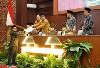Juru Bicara Komisi C DPRD Jawa Timur, Membacakan Laporan Komisi C