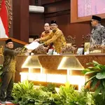 Juru Bicara Komisi C DPRD Jawa Timur, Membacakan Laporan Komisi C