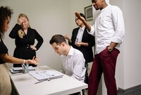 Ilustrasi Cyberbullying di Kantor