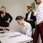Ilustrasi Cyberbullying di Kantor