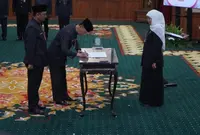 Gubernur Khofifah Lantik Tujuh Pimpinan Tinggi Pratama Pemprov Jatim