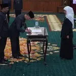 Gubernur Khofifah Lantik Tujuh Pimpinan Tinggi Pratama Pemprov Jatim
