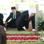 Gubernur Jatim ke Makam Bung Karno Peringati Hari Jadi ke-80 Provinsi Jawa Timur