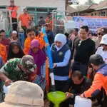 Gubernur Khofifah Salurkan Bantuan Air Bersih Senilai Rp673 Juta di Sumenep