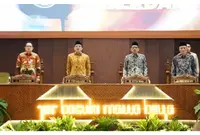 Rapat Paripurna DPRD Jawa Timur