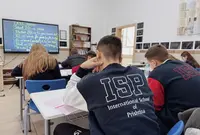 Ilustrasi Pendidikan Komputer Kuantum di Sekolah