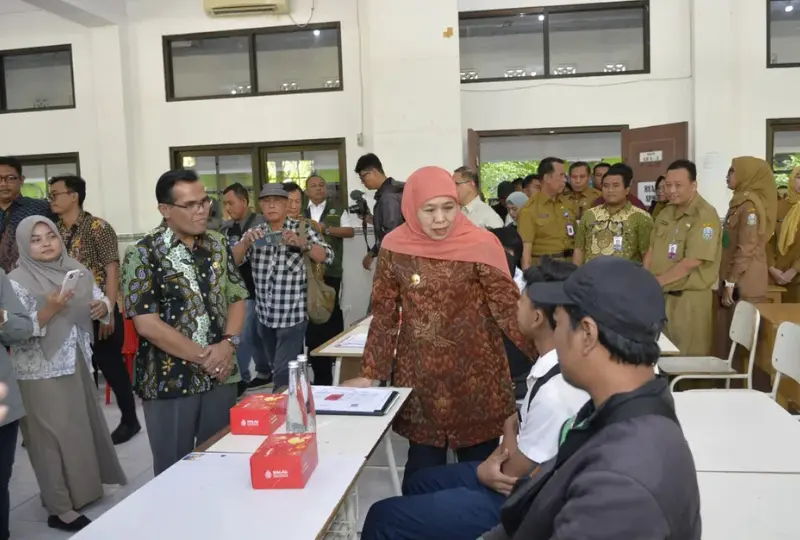 Gubernur Khofifah Tinjau SPMB 2026