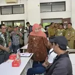 Gubernur Khofifah Tinjau SPMB 2026