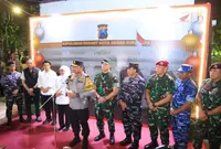 Gubernur Khofifah Tinjau Pos Terpadu Pengamanan Nataru di Surabaya