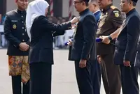 Wakil Ketua DPRD Jawa Timur Menerima Lencana Penghargaan dari Pemerintah Provinsi Jawa Timur