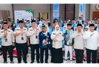 Gubernur Khofifah Lepas Kloter Pertama Jemaah Haji Embarkasi Surabaya 2026