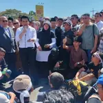 Aksi Unjuk Rasa Ratusan Peternak Ayam Petelur di Depan Gedung DPRD Jawa Timur