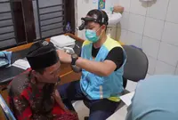 Layanan spesialis THT BKL dalam kegiatan Yankes Bergerak Tahap I di Pulau Raas