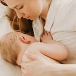 Foto Ibu Menyusui Bayi