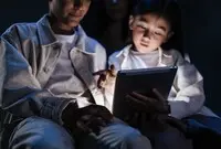 Ilustrasi Aturan Media Sosial Anak