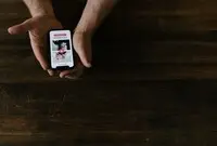 Ilustrasi Aplikasi Kencan Online
