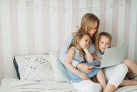 Ilustrasi Digital Parenting