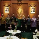 Gubernur Khofifah Terima Audiensi Persiari Jatim di Grahadi