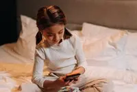 Ilustrasi Pembatasan Media Sosial Anak