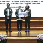 Gubernur Khofifah Berikan Bonus Atlet dan Pelatih Jatim Peraih Medali SEA Games 2025