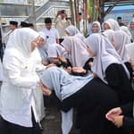 Khofifah Pimpin Apel Hari Santri 2025 di Malang