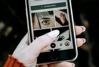 Ilustrasi Upload Foto WhatsApp