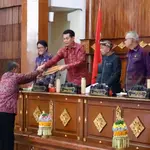 Wagub Bali Hadiri Sidang DPRD Bahas Raperda KIP dan ASKP
