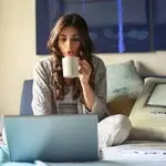 Ilustrasi Melacak Lokasi Laptop