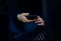Ilustrasi Kamera HP Diretas