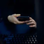 Ilustrasi Kamera HP Diretas