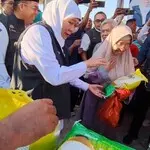 Gubernur Khofifah Menghadiri Kegiatan Pasar Murah di Probolinggo