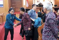 Wagub Giri Prasta Sampaikan Pendapat terhadap Raperda